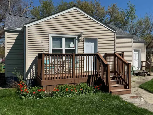 8275 Essex ST, Warren, MI 48089