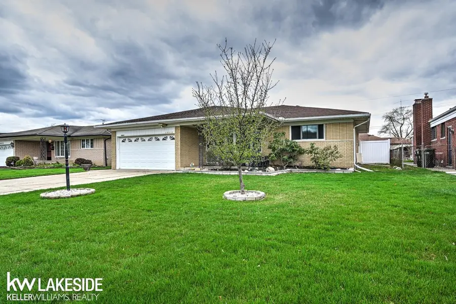 33647 Mina DR, Sterling Heights, MI 48312 - #2