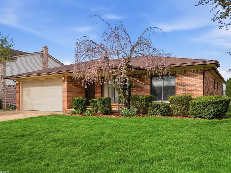 47431 Kathleen RD, Macomb, MI 48044 - #3