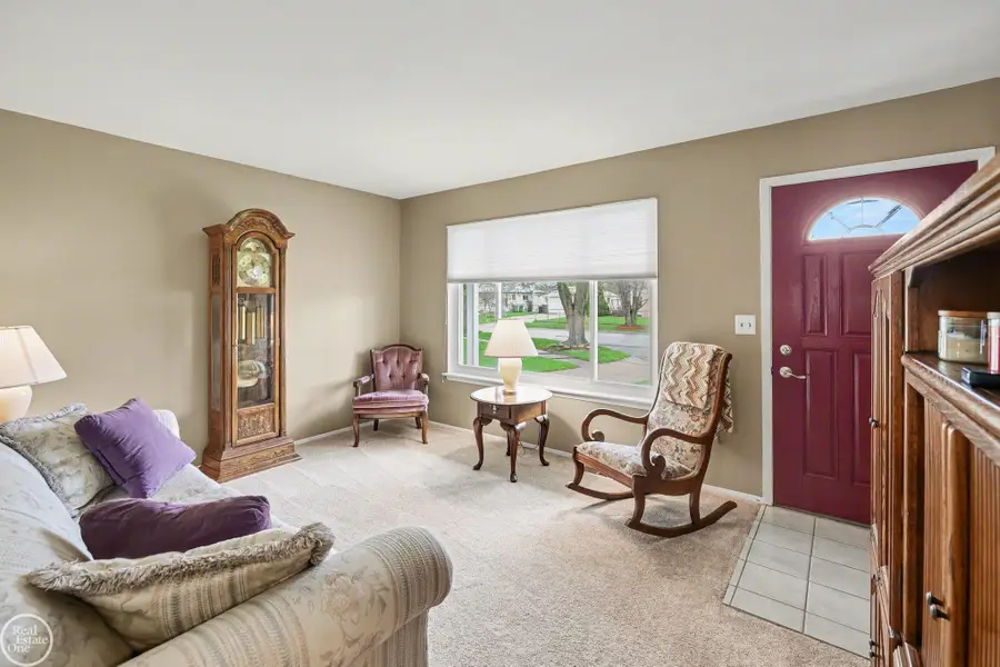 42844 Wrobel ST, Clinton, MI 48038 - #3