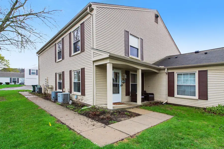 2914 Meadowbrook Ct CT, Orion, MI 48360 - #2