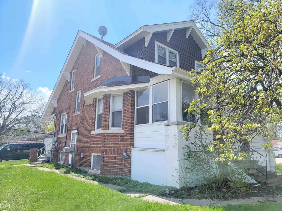 15350 E 10 Mile RD, Eastpointe, MI 48021 - #2