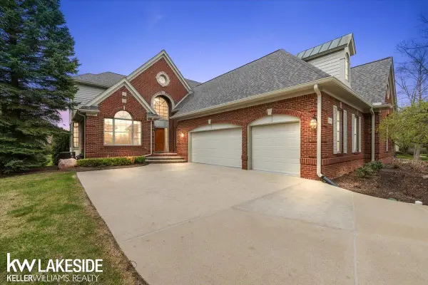 2879 Hastings CT, Oakland, MI 48306