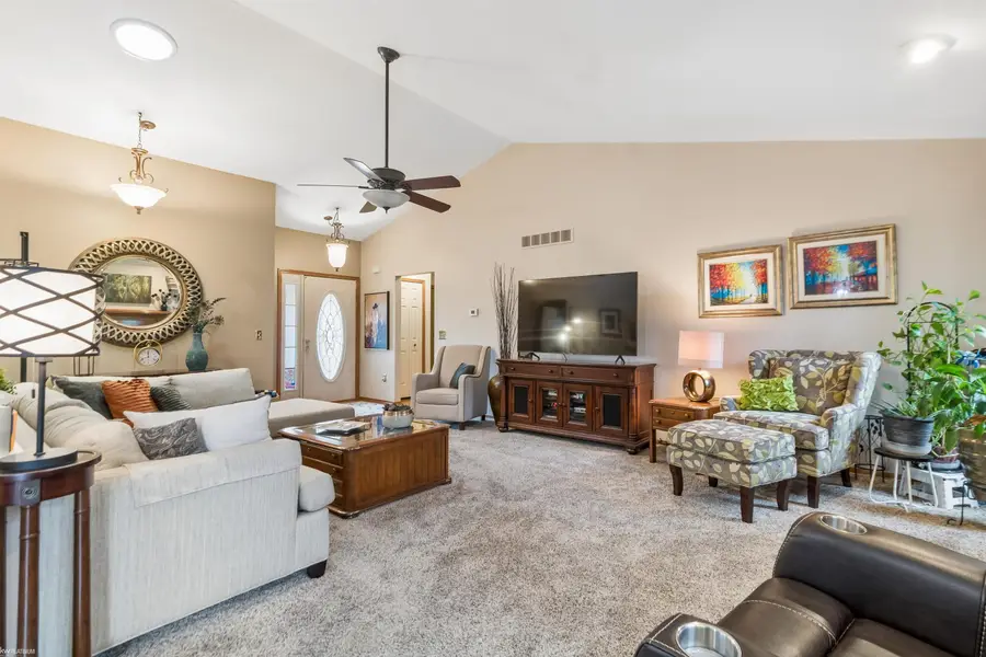 22480 Clearwater DR, Macomb, MI 48044 - #3