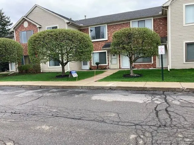 30783 Hidden Pines LN, Roseville, MI 48066 - #1