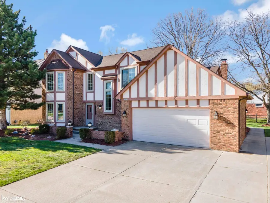 2349 Hidden Trail DR, Sterling Heights, MI 48314 - #3