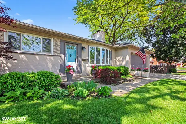 26360 Jefferson AVE, StClairShores, MI 48081