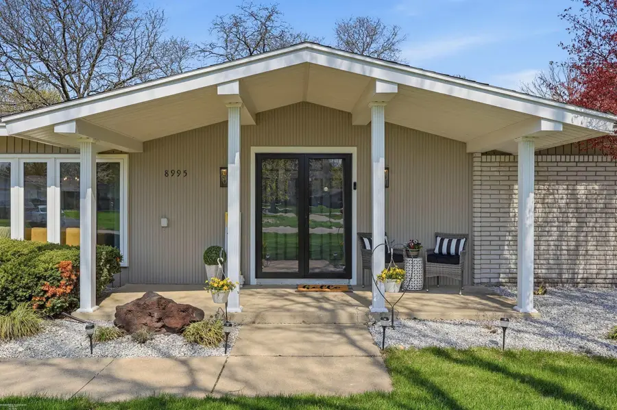 8995 Carriage hill DR, Shelby, MI 48317 - #3