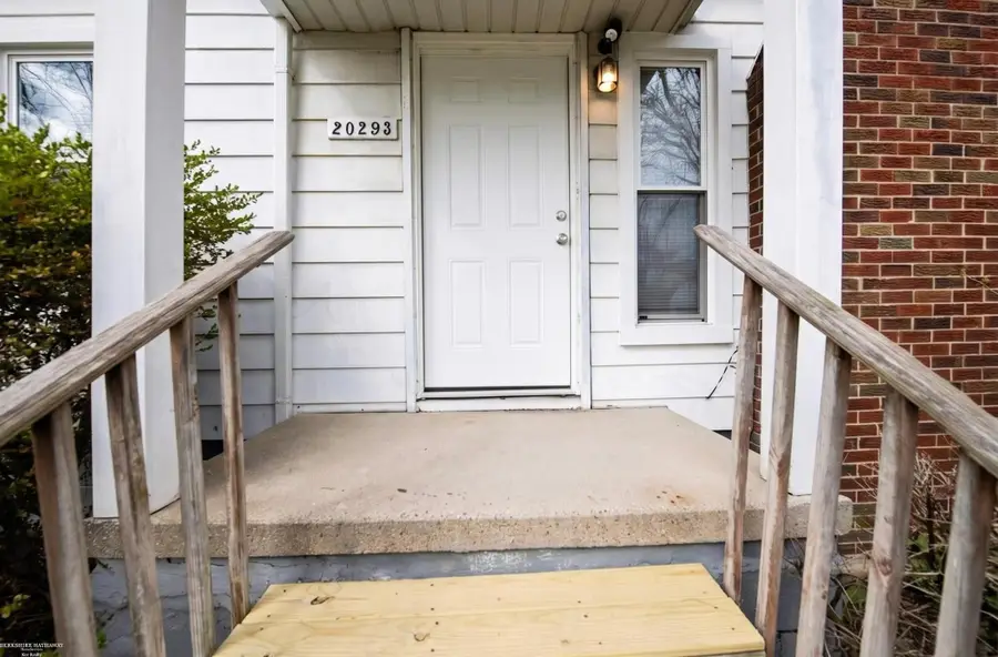 20293 Washtenaw ST, Harper Woods, MI 48225 - #3