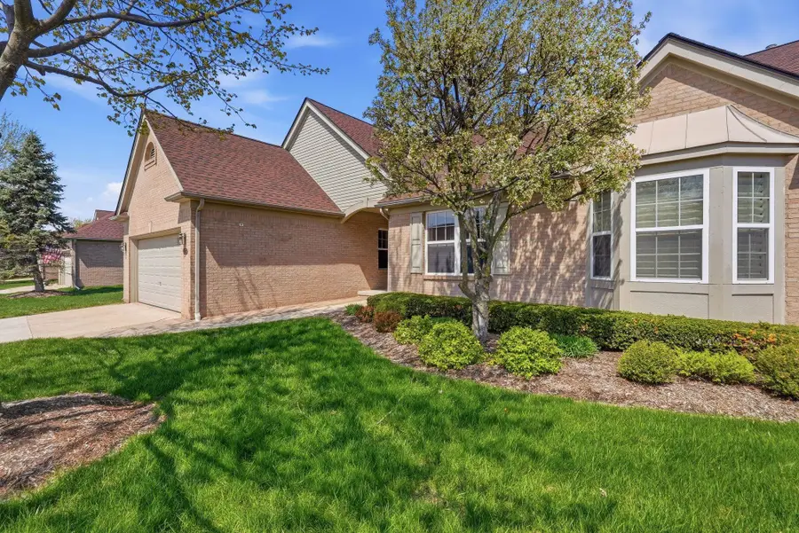 17233 Pond DR, Clinton, MI 48038 - #3