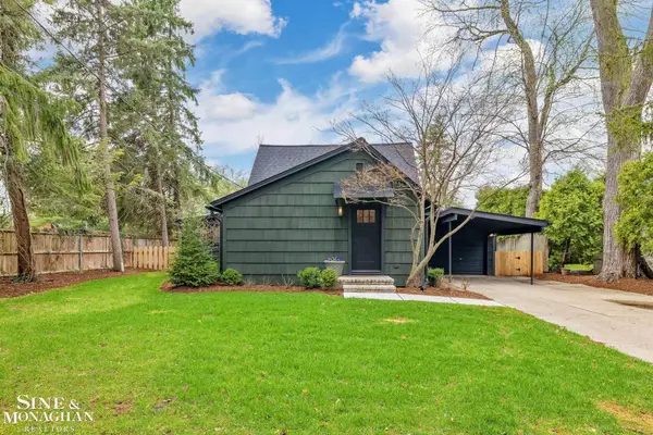 319 Beaupre LN, GrossePointeFarms, MI 48236