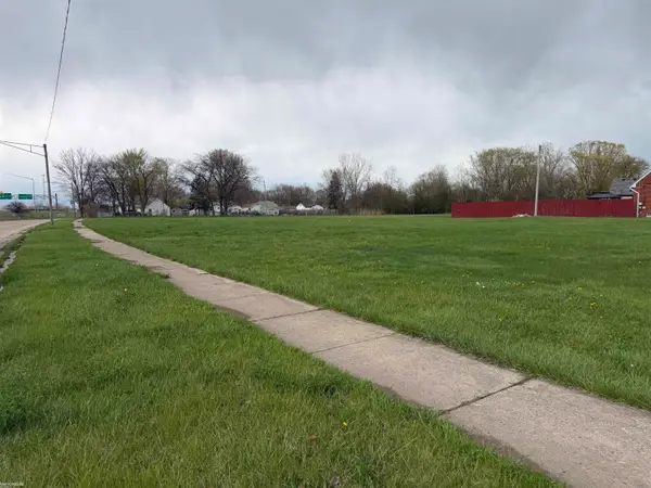 19861 Fenton, Roseville, MI 48066