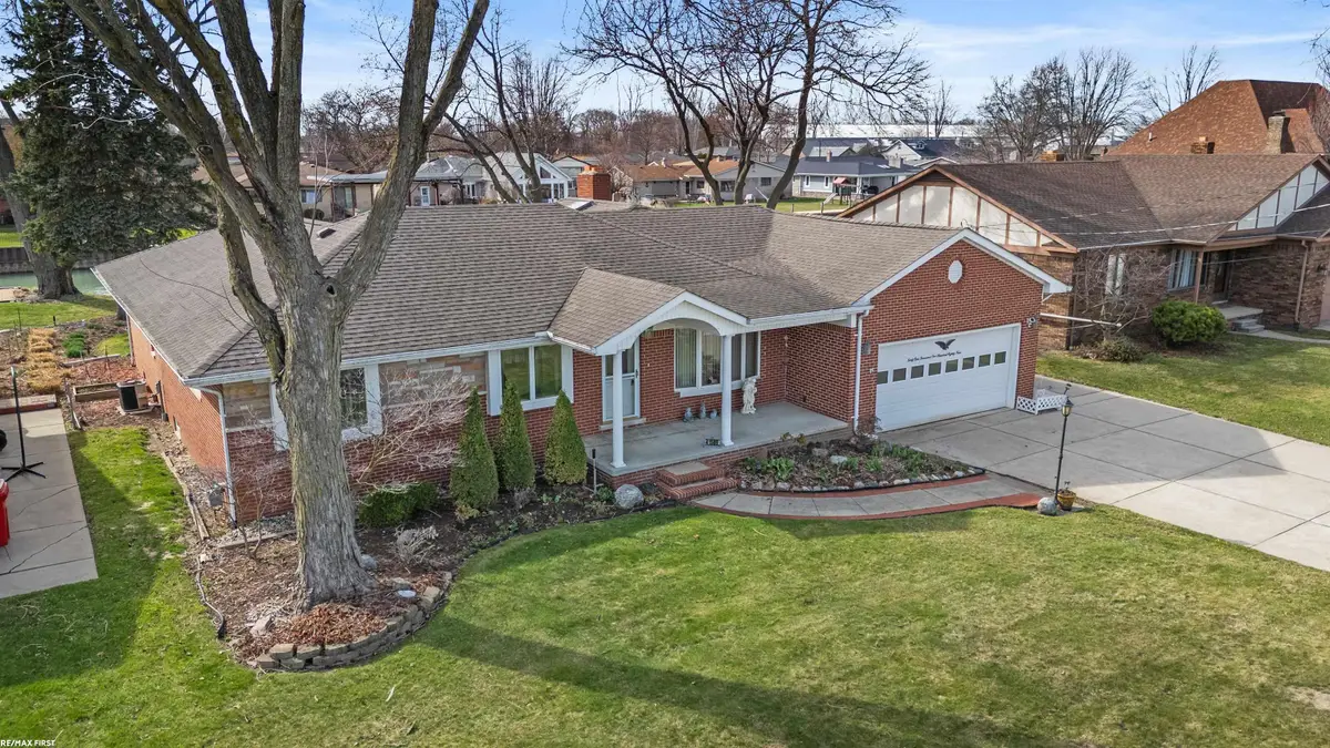 41589 Windmill ST, Harrison, MI 48045 - #1