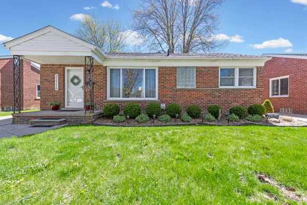 22716 Chapoton RD, StClairShores, MI 48080