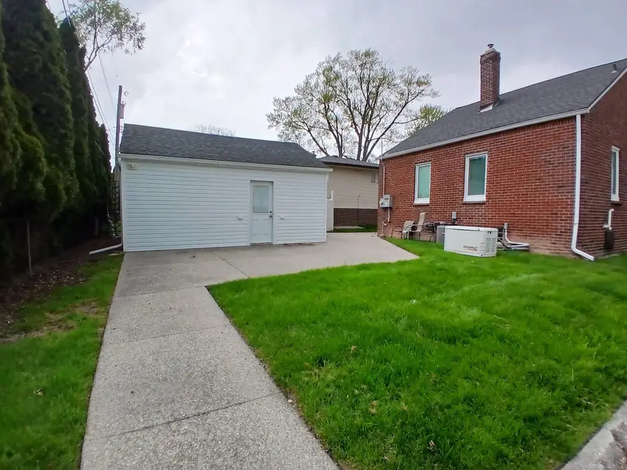 22646 Lakeland ST, Saint Clair Shores, MI 48081 - #3