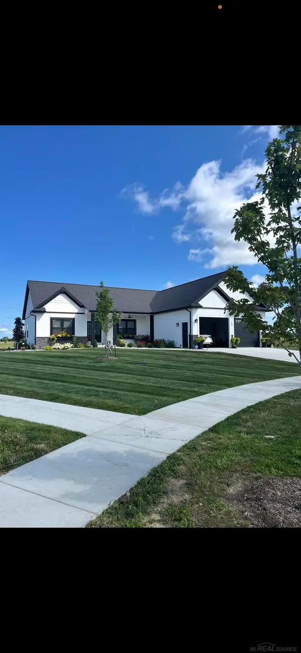 184 N Queens Creek DR, Frankenmuth, MI 48734