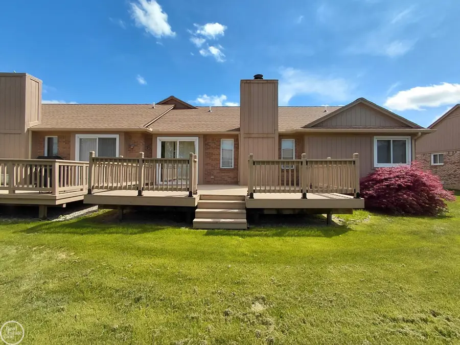 16705 Kyla DR, Clinton, MI 48038 - #2