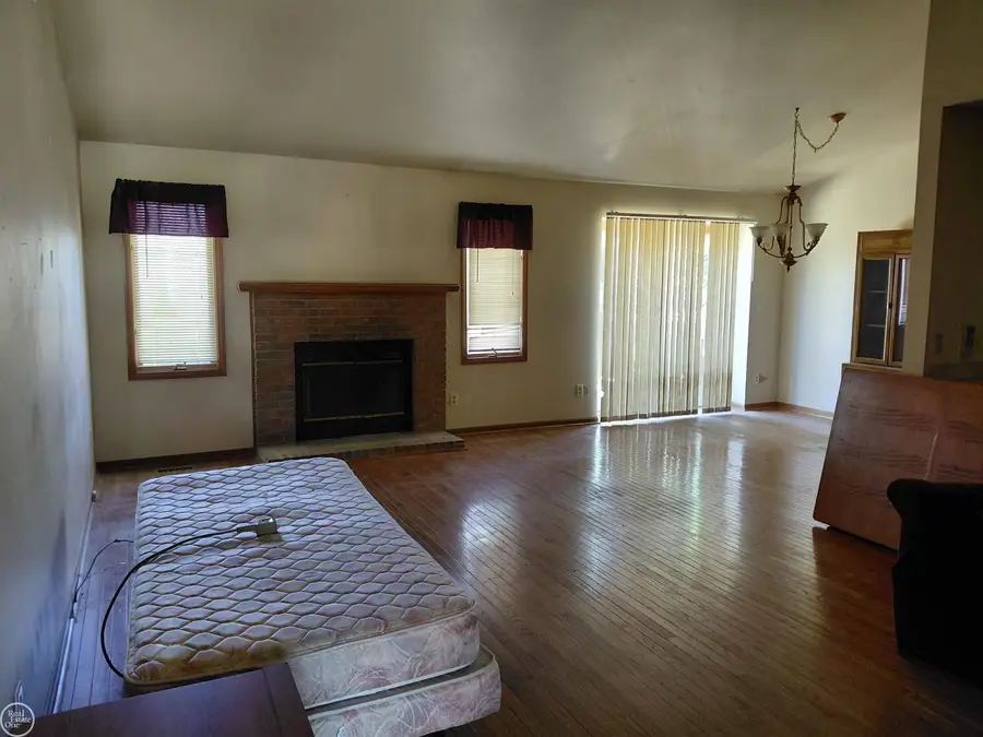 16705 Kyla DR, Clinton, MI 48038 - #3