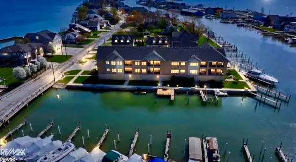 32172 N River Rd RD, HarrisonTownship, MI 48045