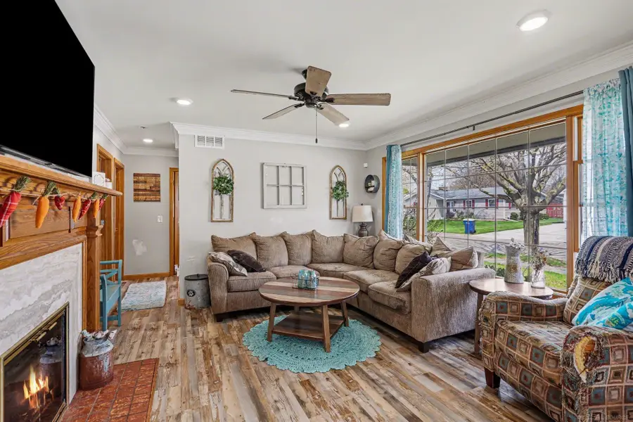306 Sanson ST, Bay City, MI 48706 - #3