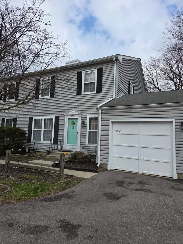 38736 Barnstable LN, ClintonTownship, MI 48038