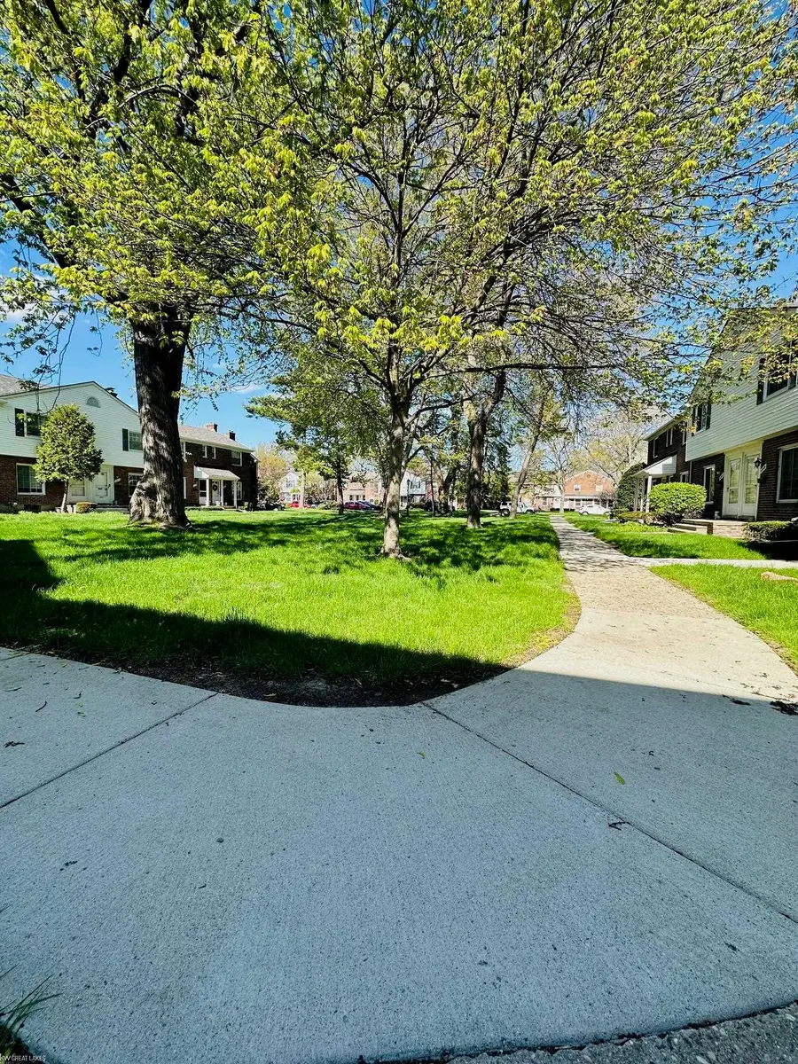 22935 Gary Ln LN, Saint Clair Shores, MI 48080 - #3