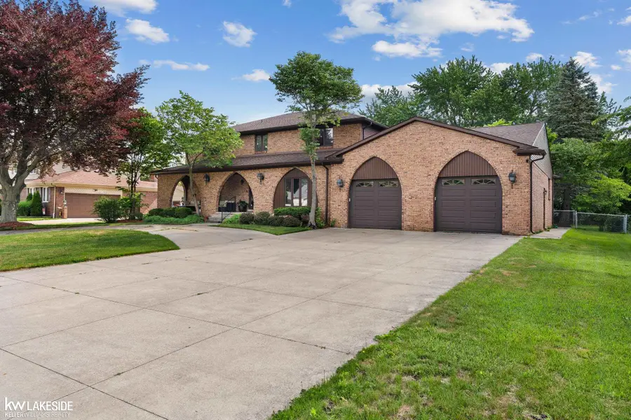 37900 Saddle LN, Clinton Township, MI 48036 - #2
