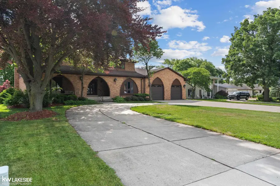 37900 Saddle LN, Clinton Township, MI 48036 - #3