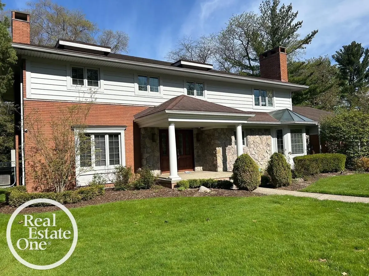 535 Ballantyne RD, Village Of Grosse Pointe Shores, MI 48236 - #1
