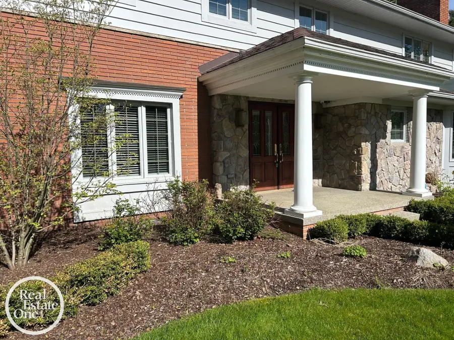 535 Ballantyne RD, Village Of Grosse Pointe Shores, MI 48236 - #3