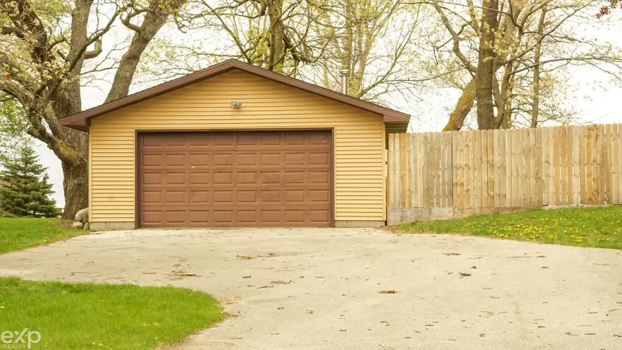 695 Knodt RD, Essexville, MI 48732 - #2