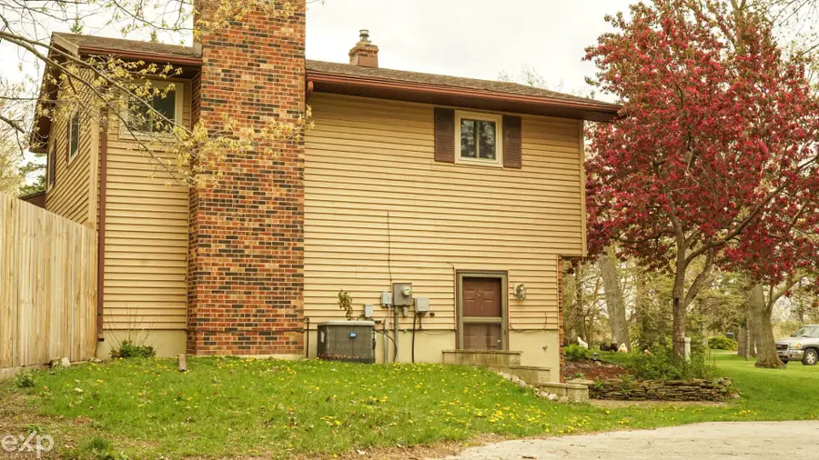 695 Knodt RD, Essexville, MI 48732 - #3