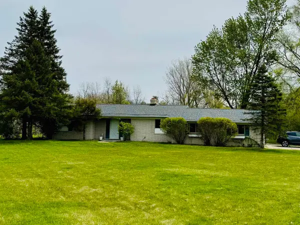 10201 N Fenton RD, Fenton, MI 48430
