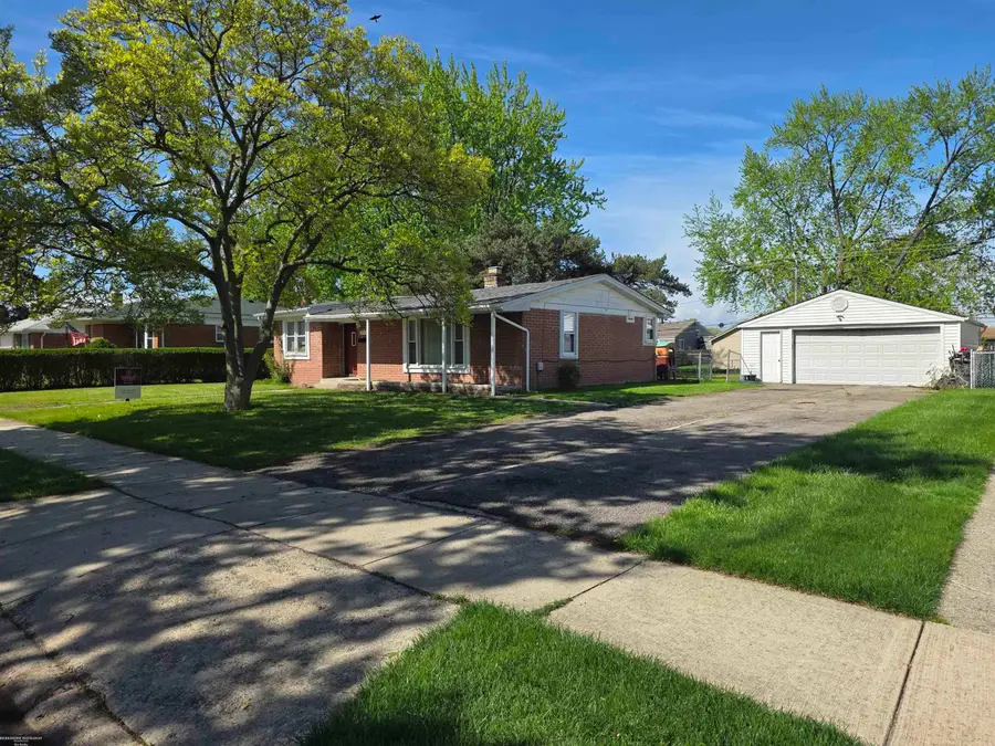 27815 Shock ST, Saint Clair Shores, MI 48081 - #2