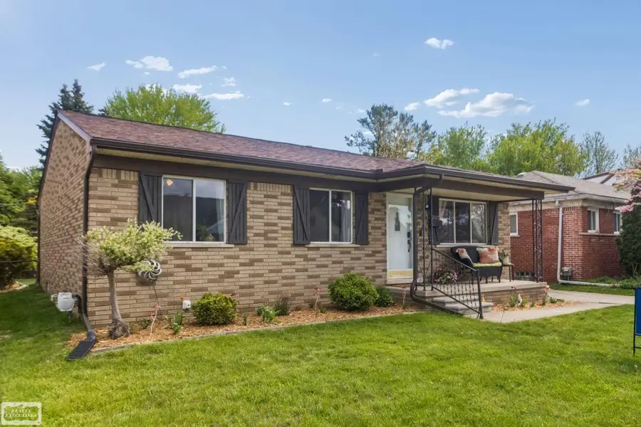 22117 California ST, Saint Clair Shores, MI 48080 - #2