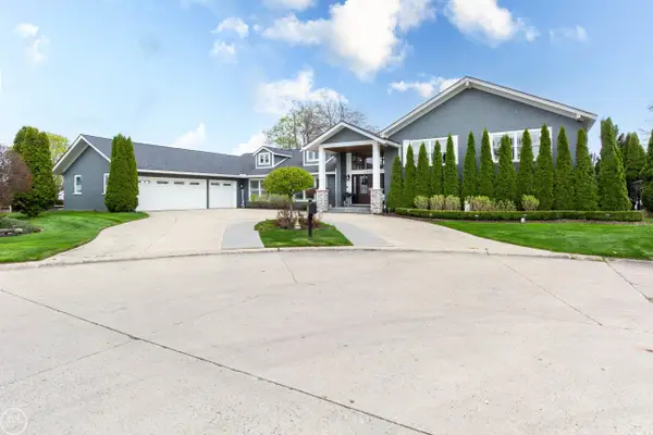 29303 S Seaway CT, HarrisonTownship, MI 48045