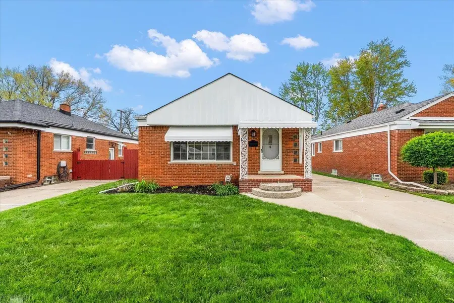 22609 Alger ST, Saint Clair Shores, MI 48080 - #2