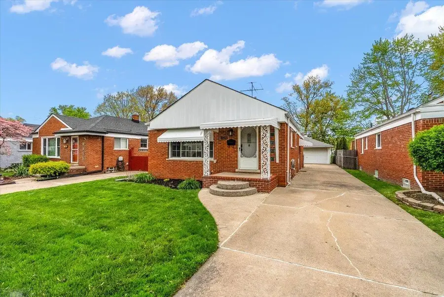 22609 Alger ST, Saint Clair Shores, MI 48080 - #3