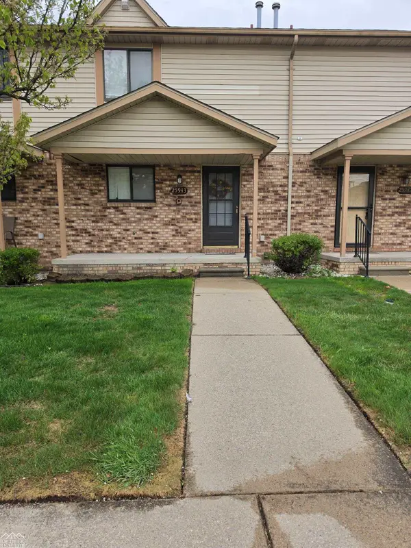 25943 New Forest CT, Chesterfield, MI 48051