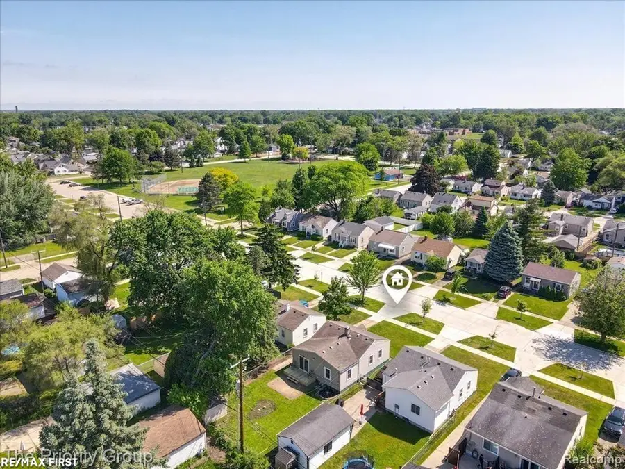 26115 Barrington ST, Madison Heights, MI 48071 - #2