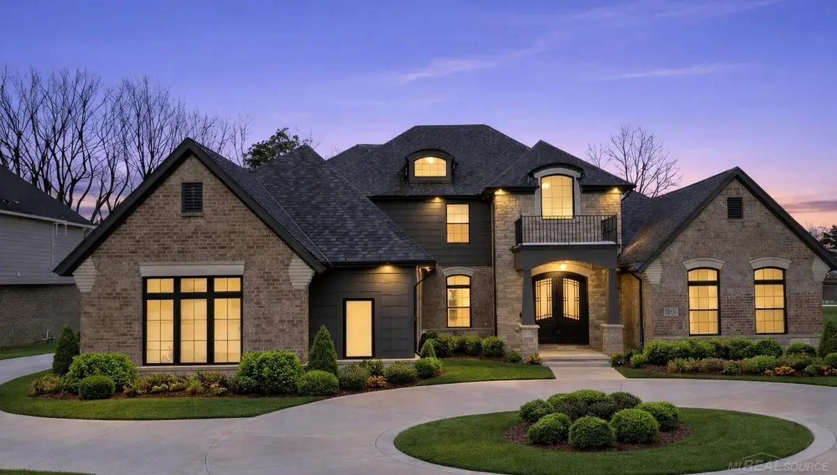 1055 Avon RD, Rochester Hills, MI 48307 - #1