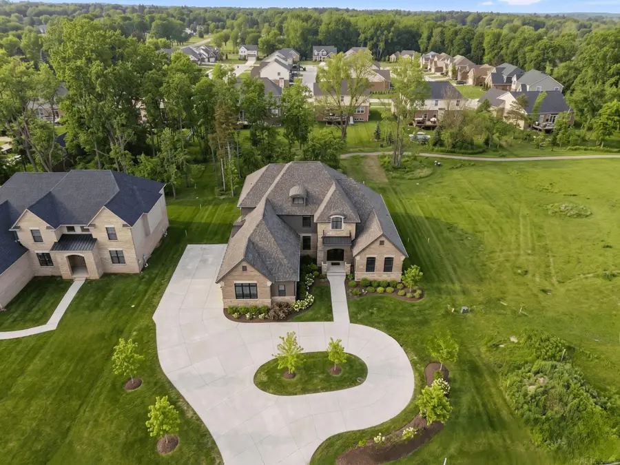1055 Avon RD, Rochester Hills, MI 48307 - #2