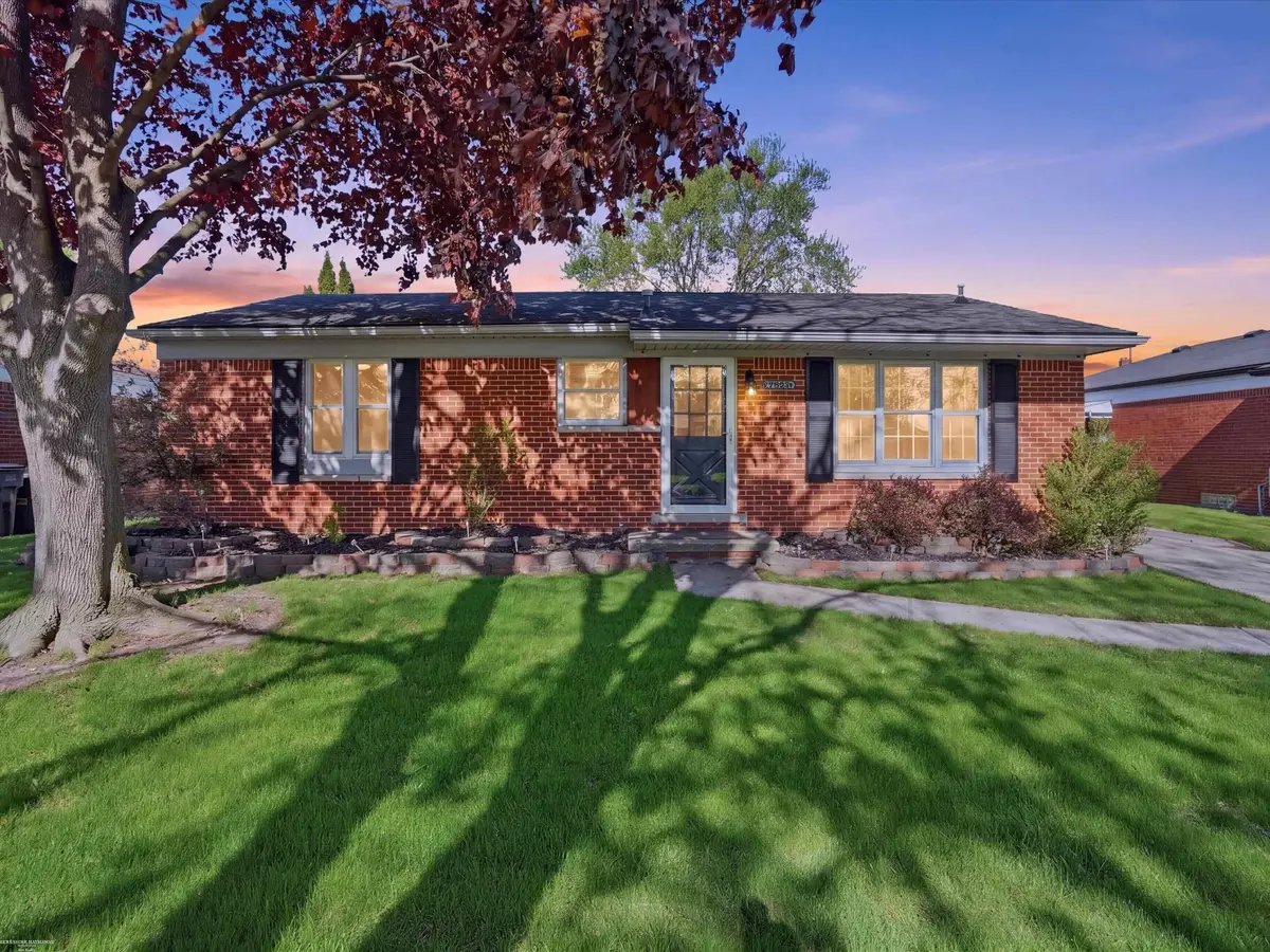 35323 Simco DR, Clinton Township, MI 48035 - #1