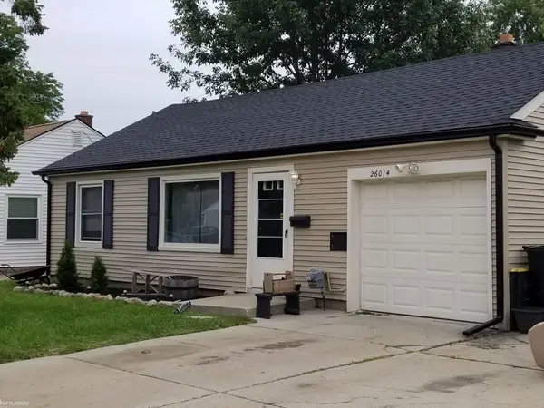 26014 Waldorf ST, Roseville, MI 48066