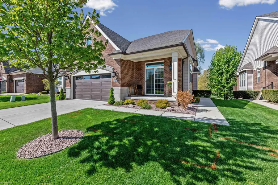 21186 Lilac LN, Clinton, MI 48036 - #2