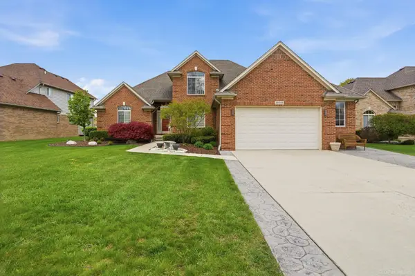 29043 Bay Pointe DR, Chesterfield, MI 48047