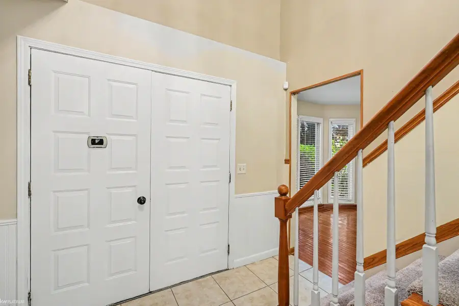 16257 Woodstream DR, Clinton Township, MI 48038 - #3