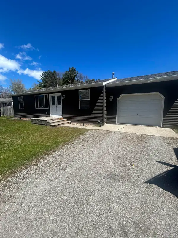 1012 Owosso ST, TawasCity, MI 48730