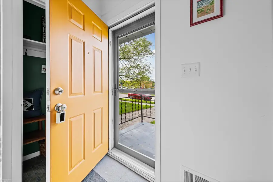 22705 California ST, Saint Clair Shores, MI 48080 - #2
