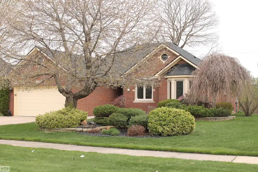 51392 Nicolette RD, Chesterfield, MI 48047 - #2
